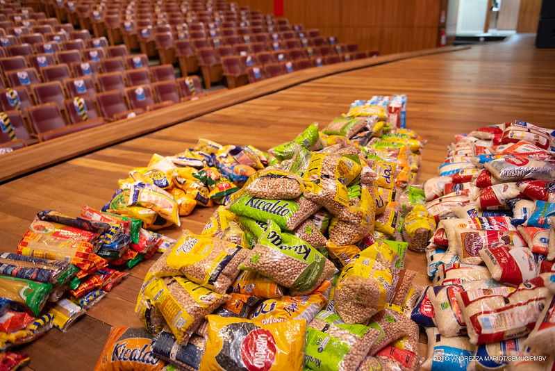 Mais de meia tonelada de alimentos arrecadados em programações culturais serão doados para famílias carentes de Boa Vista