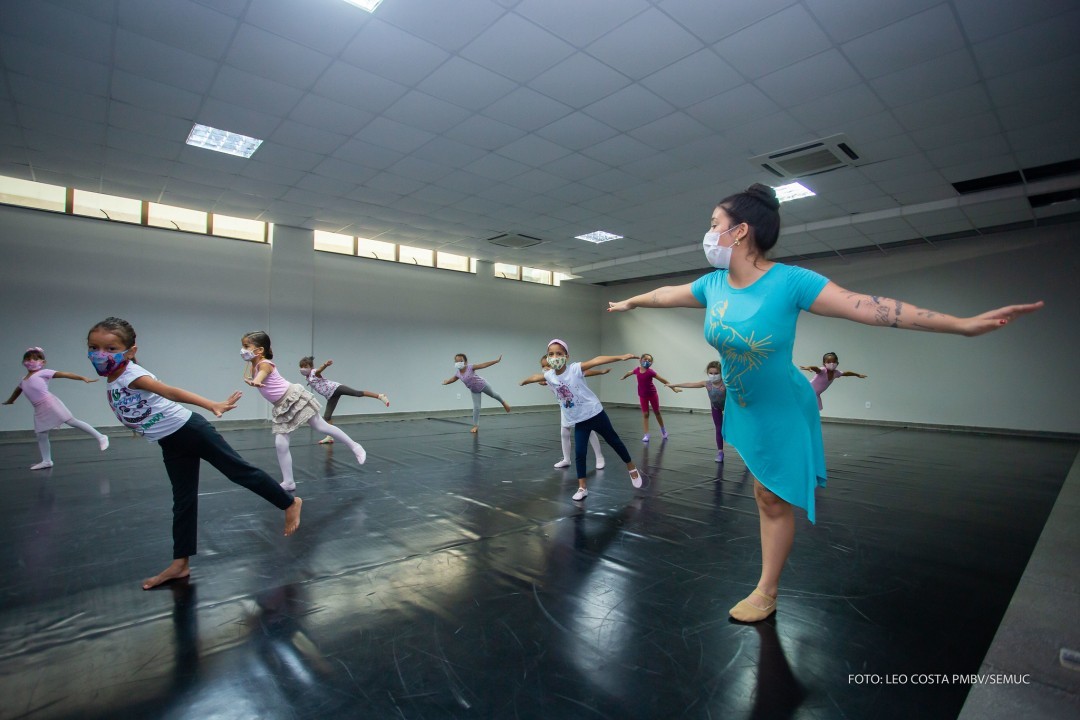 Emoção e empolgação marcam o início das aulas do Curso de Ballet e Oficina de Teatro da Fetec