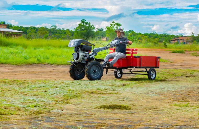 Comunidade Serra da Moça recebe primeiro tratorito motocultivador da Prefeitura de Boa Vista