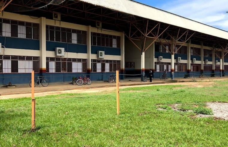 Aulas na rede estadual começam sem uniforme, merenda e professores em Roraima