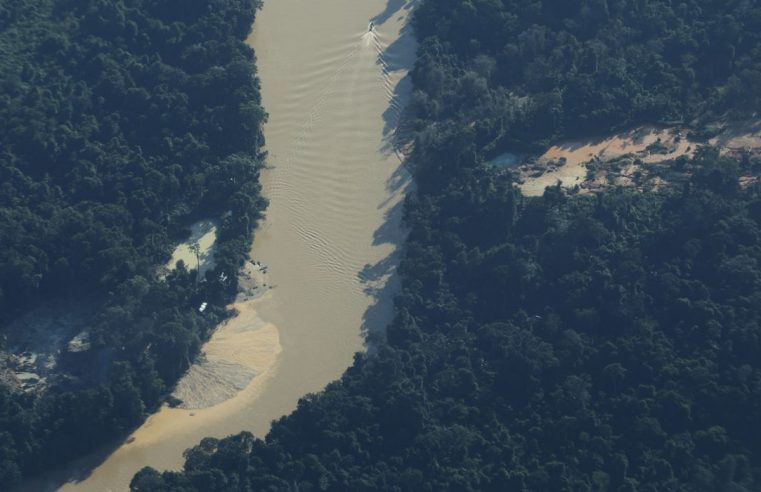 Garimpeiros atacam base do Ibama na Terra Indígena Yanomami