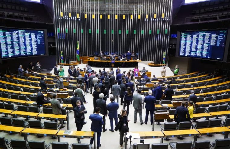 Câmara dos Deputados cobra providências contra aqtaques em escolas