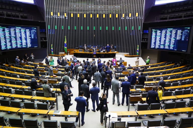 Câmara dos Deputados cobra providências contra aqtaques em escolas