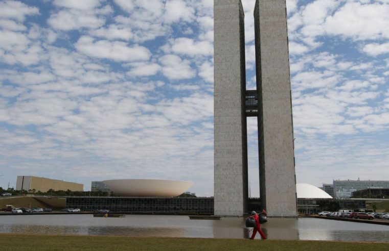 Congresso aprova reajuste para servidores e piso da enfermagem