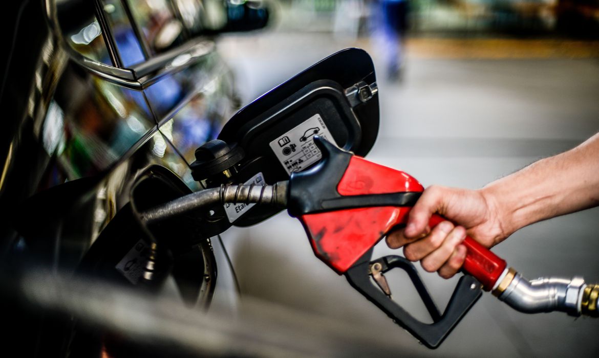 Procons em todo o Brasil vão monitorar preço dos combustíveis