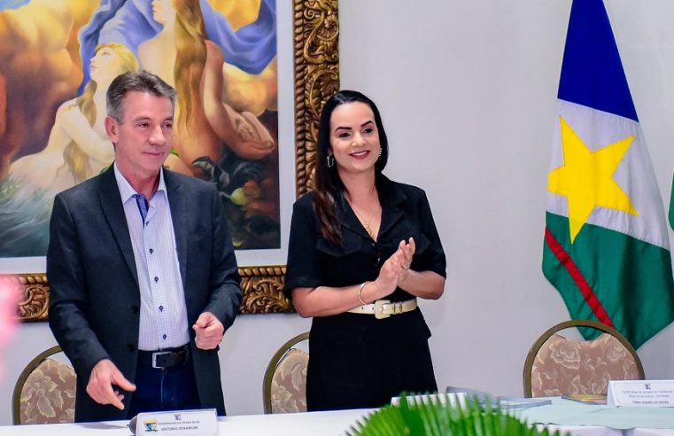 Justiça afirma que advogado não provou vínculo entre Simone e Denarium e mantém candidatura da primeira-dama ao TCE-RR