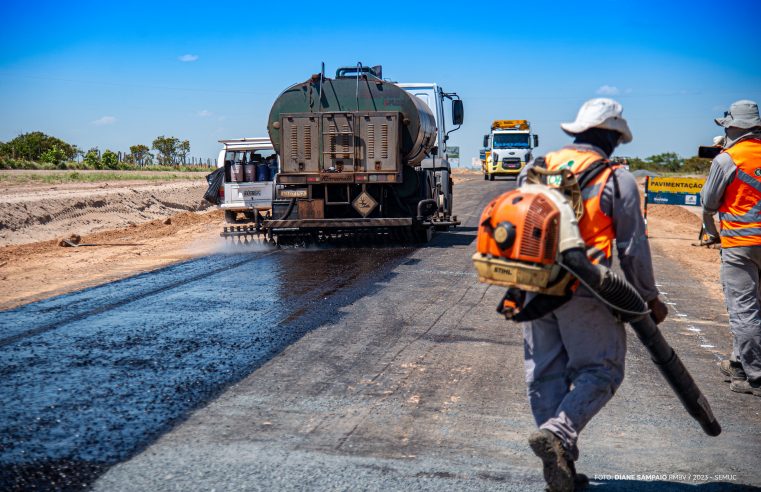 Avança as obras de asfaltamento na região do Murupu, na zona rural de Boa Vista