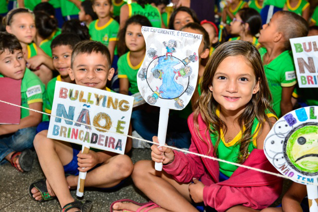 Ciberbullying e bullying contra menores passam a ser crimes no Brasil