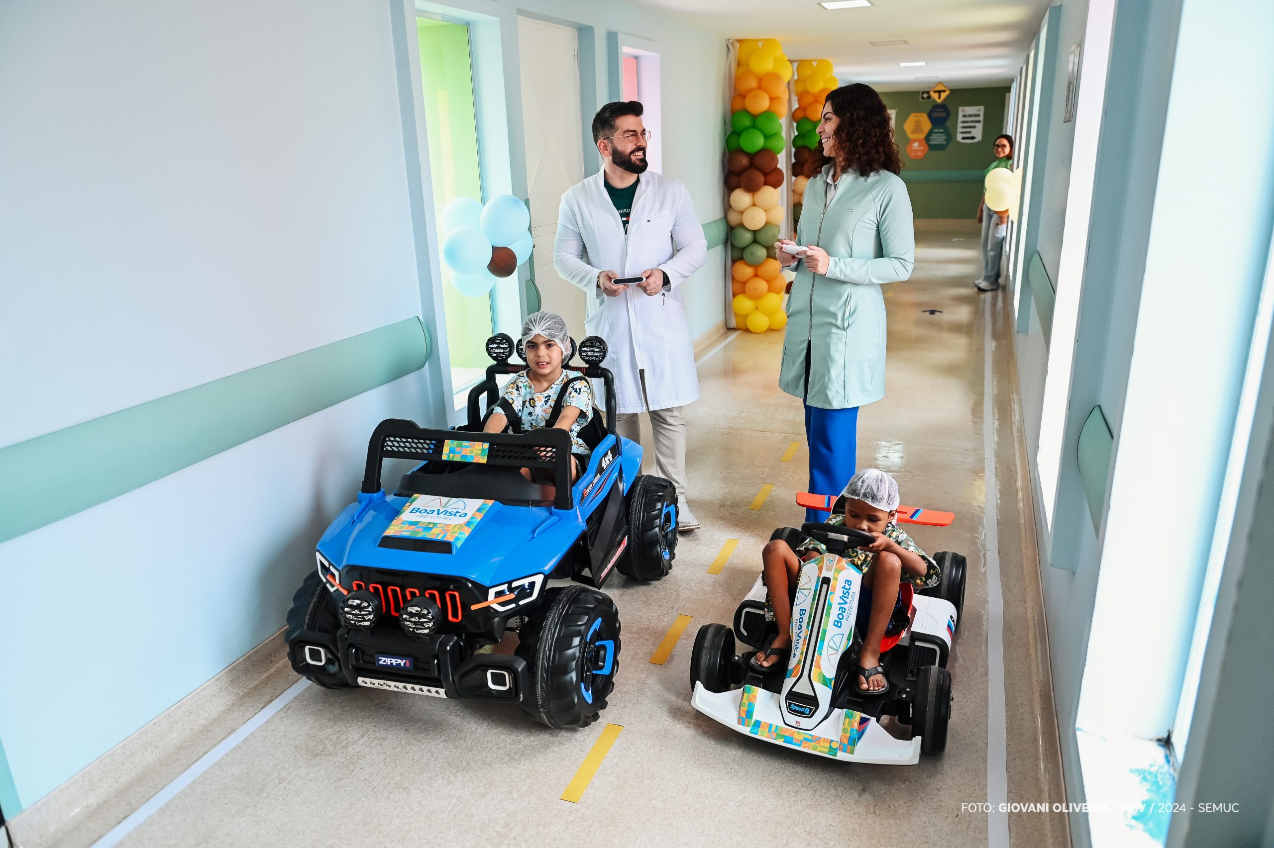 Hospital da Criança inova e adere a carrinhos elétricos para levar crianças até o centro cirúrgico