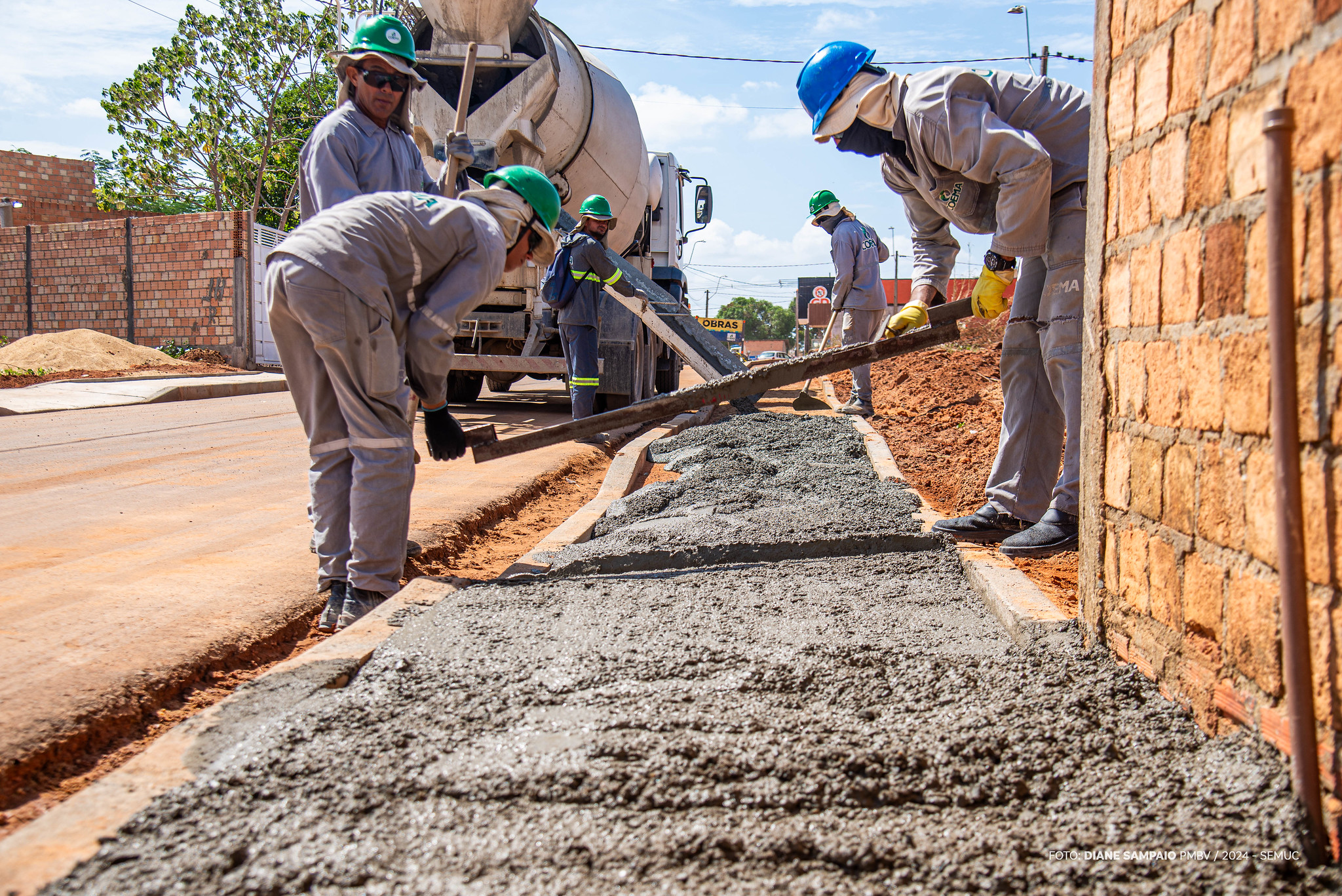 Obras de drenagem e urbanização no avançam no bairro João de Barro