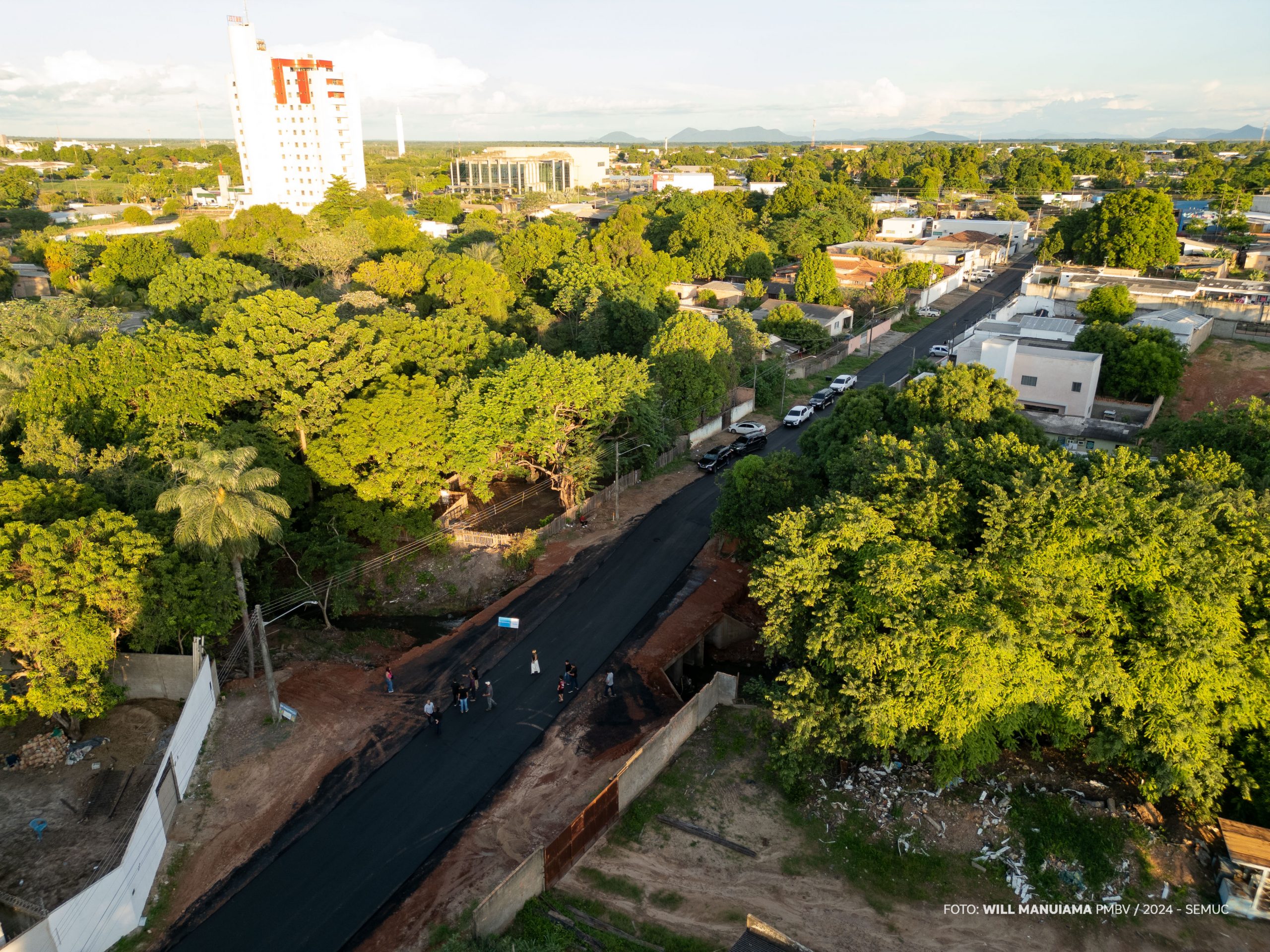 Ponte de madeira é substituída por galeria de concreto no bairro Mecejana