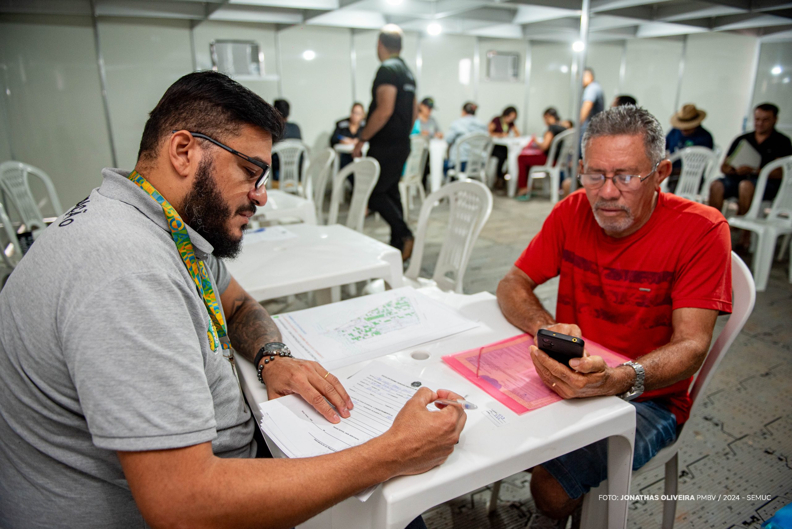 Regularização fundiária – Moradores do Jardim Satélite dão entrada à emissão de Certidões de Cadastro Imobiliário