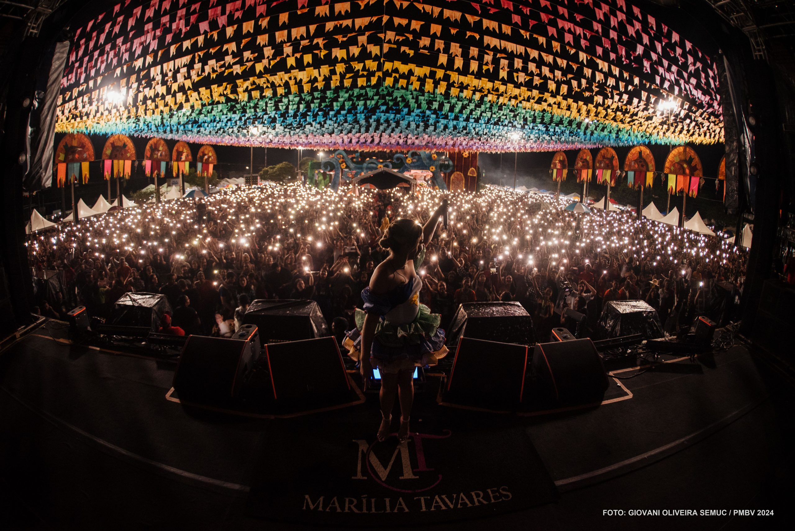 Boa Vista Junina 2024 – Milhares de pessoas lotam a Praça Fábio Paracat para ver a artista roraimense Marília Tavares