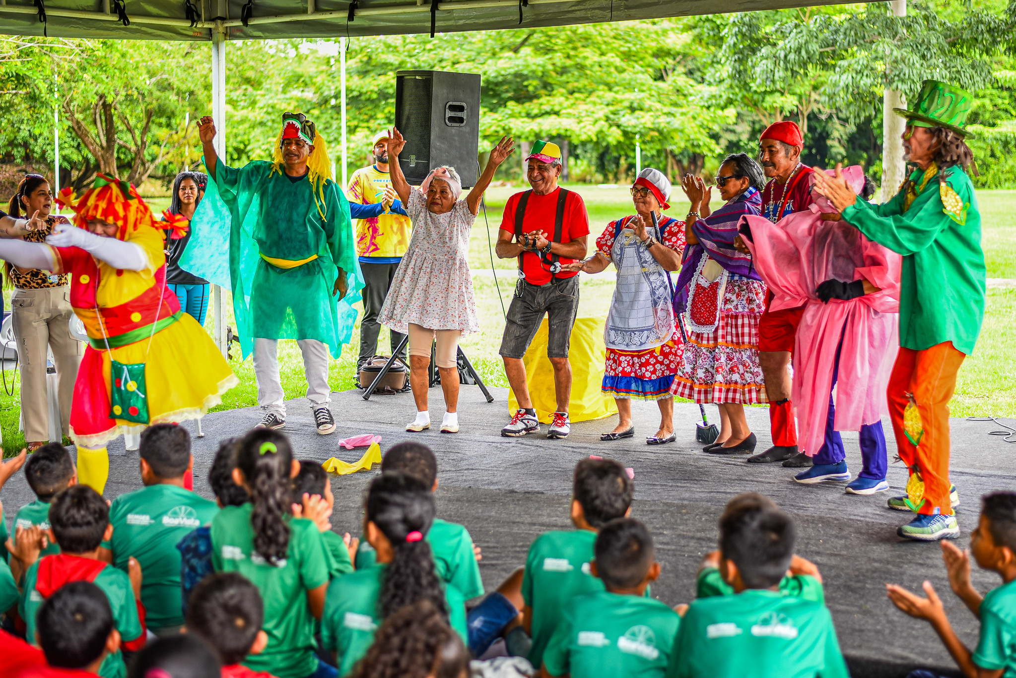 Crianças do Projeto Conviver participam de Colônia de Férias na Praça do Mirandinha