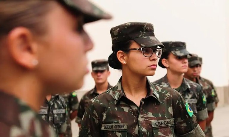 Serviço militar – Mulheres poderão se alistar como voluntárias a partir de 2025