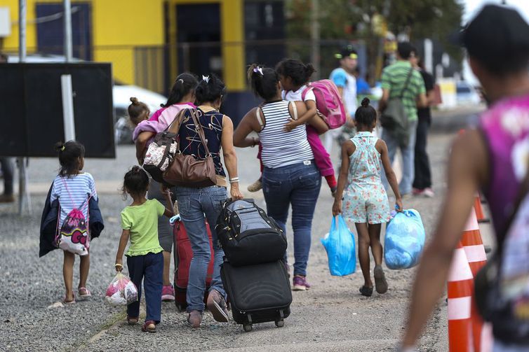 Iniciam novas regras para entrada de imigrantes no Brasil