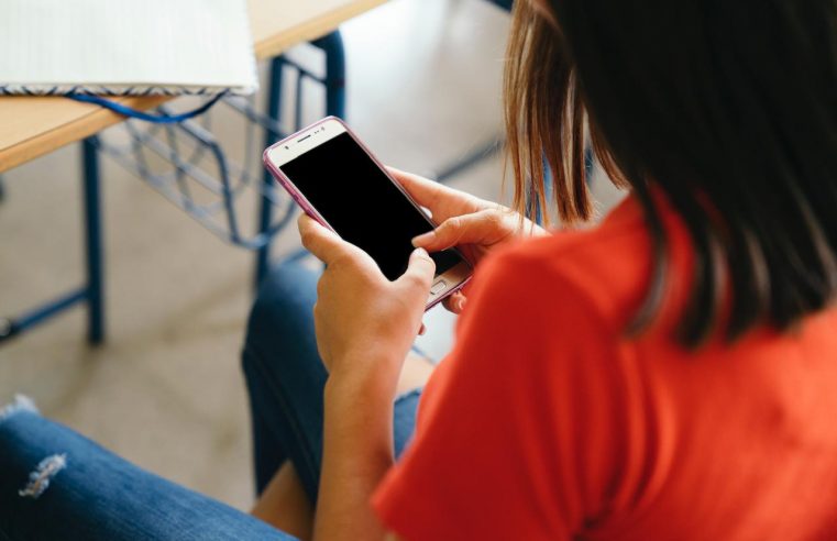 Uso de celulares e Inteligência Artificial, se bem empregados, trazem inúmeros benefícios para a Educação