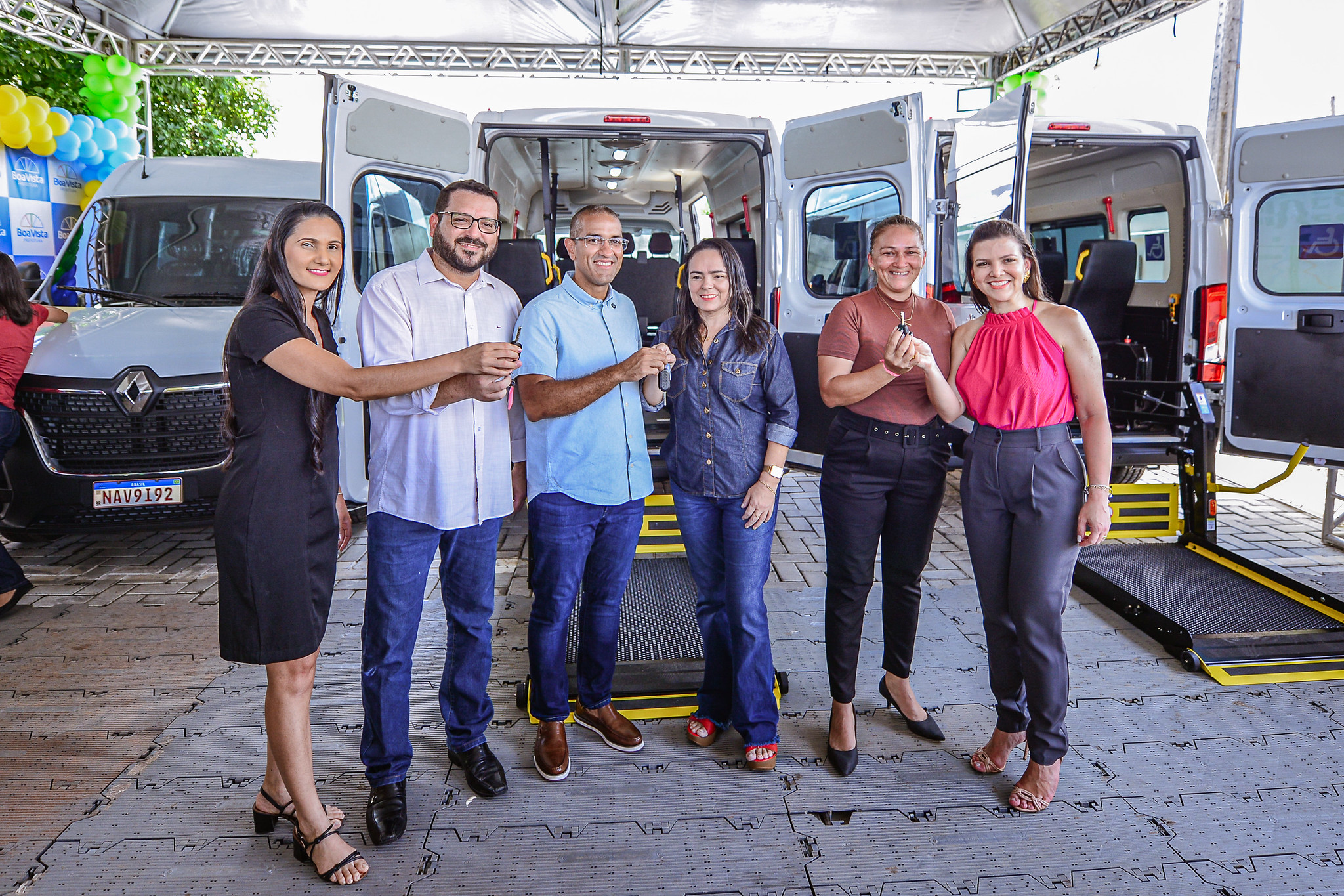 Prefeito Arthur Henrique entrega três vans para os serviços de assistência social de Boa Vista