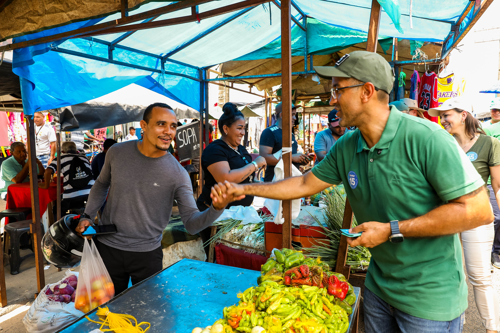 Arthur Henrique reforça compromisso com o comércio local durante visita à Feira do Garimpeiro